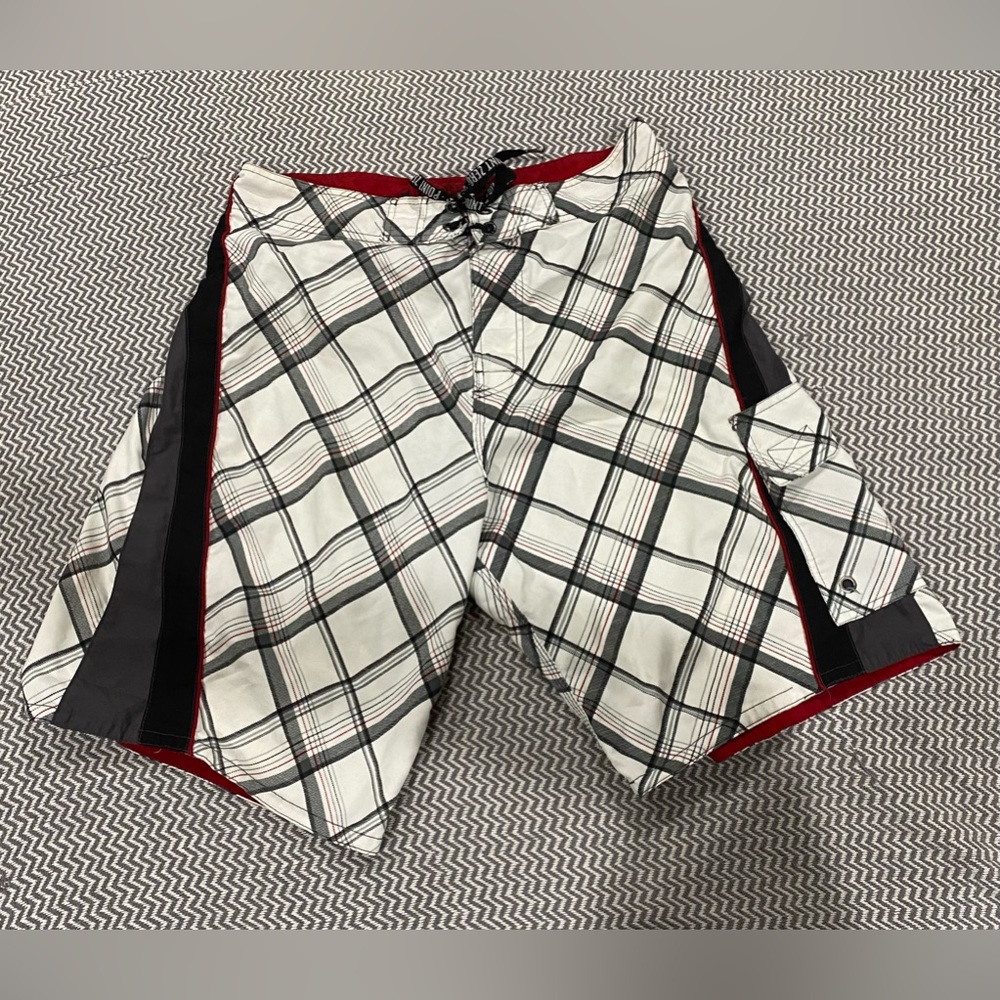Stylish Plaid Board Shorts - White, black, Red -Size Medium Men’s Swimsuit